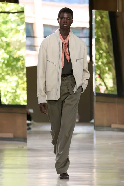 Look 18